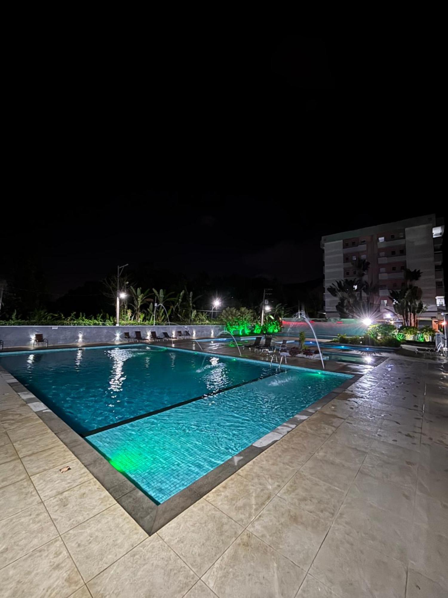 Apartamento de 2 Quartos com Varanda